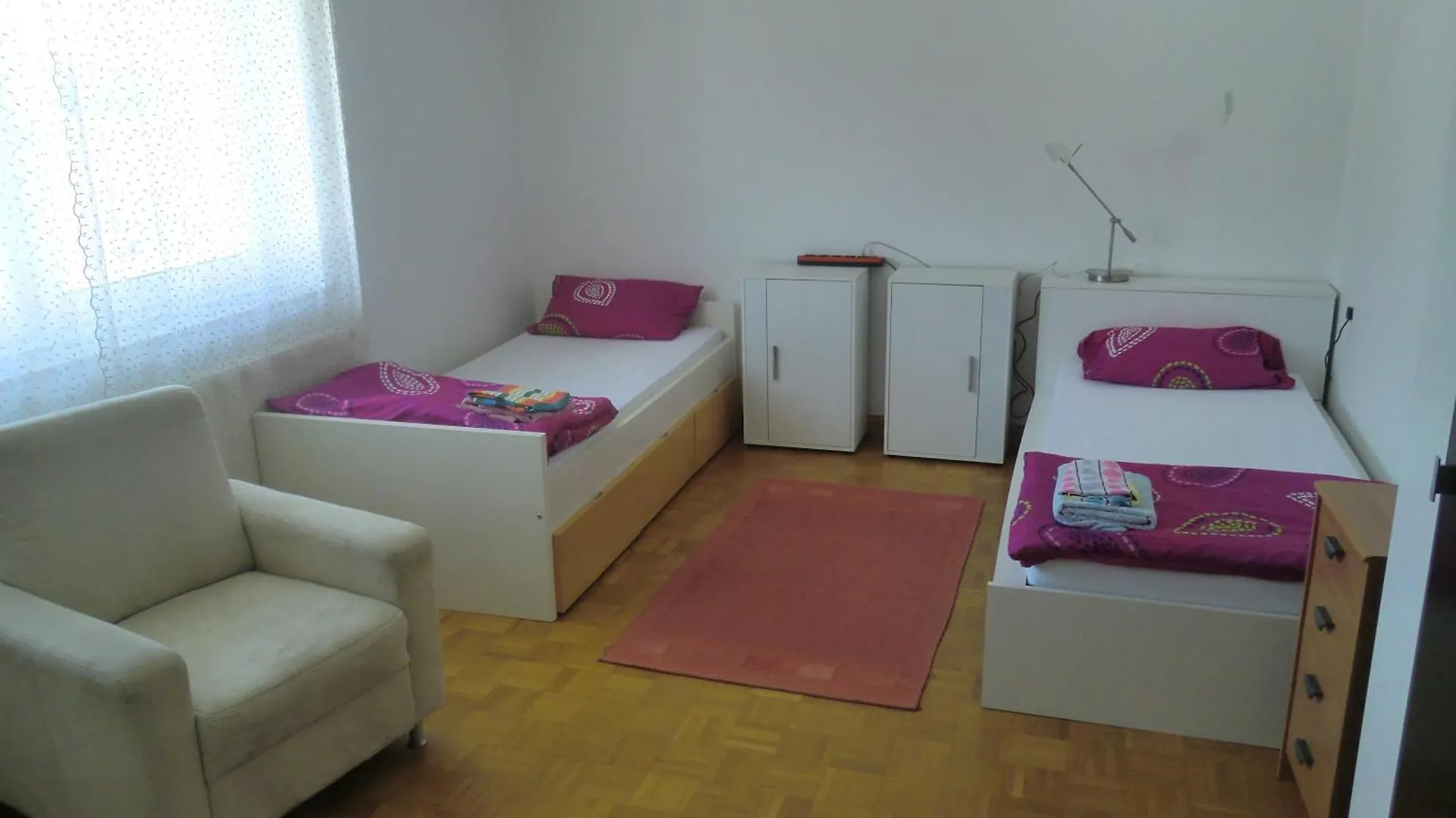 Haus - 4 Zimmer - 2 Bad - 1Kueche, Bis 8 Personen Нойбург-ан-дер-Донау Германия